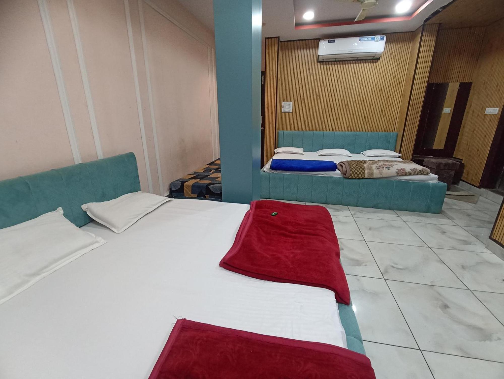 Hotel Shree Krishna Palace ウッジャイン エクステリア 写真